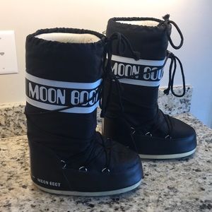 Tecnica Moon Boots. Size 8-9.5